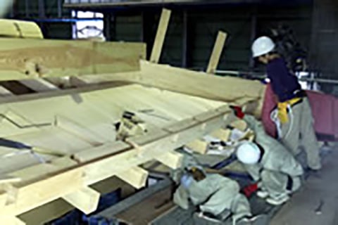 2010年8月~9月撮影 玄関軒廻りの組み立ての画像