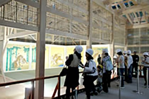 2010年10月撮影 玄関の復元過程特別公開の画像