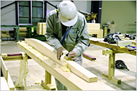 2010年12月~2011年3月撮影 飛檐垂木(ひえんだるき)の墨付け・加工の画像
