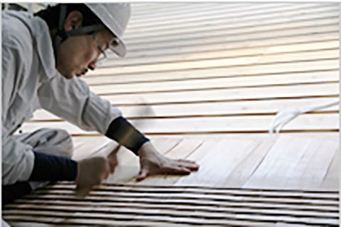 2011年4月~8月撮影 玄関のこけら葺きの画像