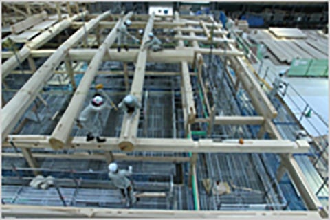 2013年6月~7月撮影 対面所の桁と梁の施工の画像
